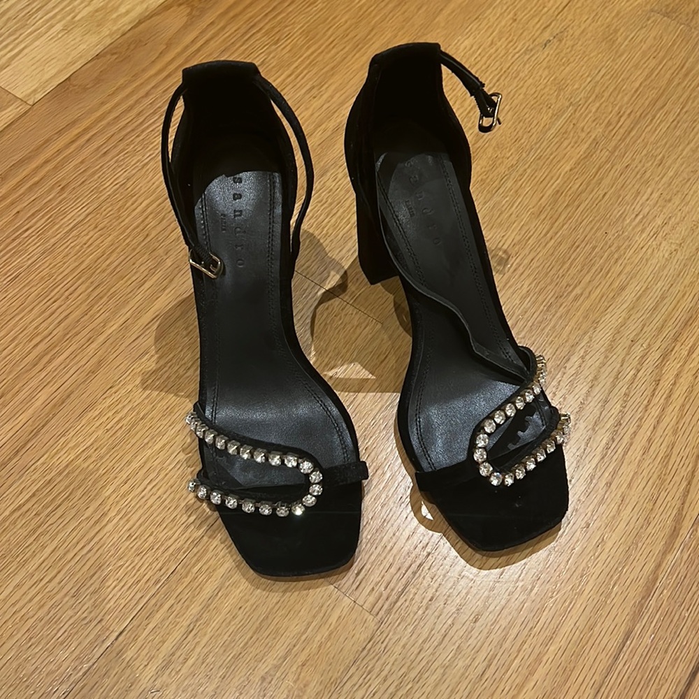 Beautiful sandro heel with embellishment